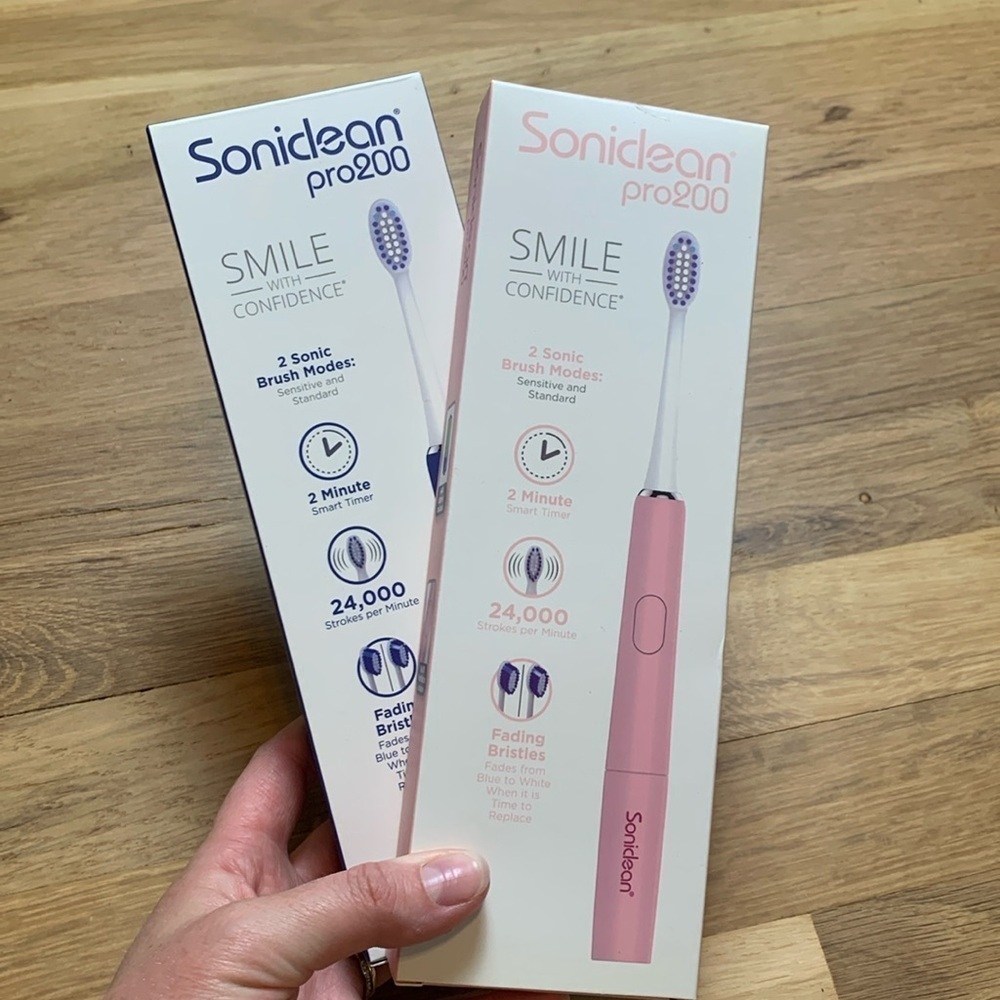 NIB Soniclean Pro200 Battery Operated Tootbbrushes Set of 2 Blue & Pink